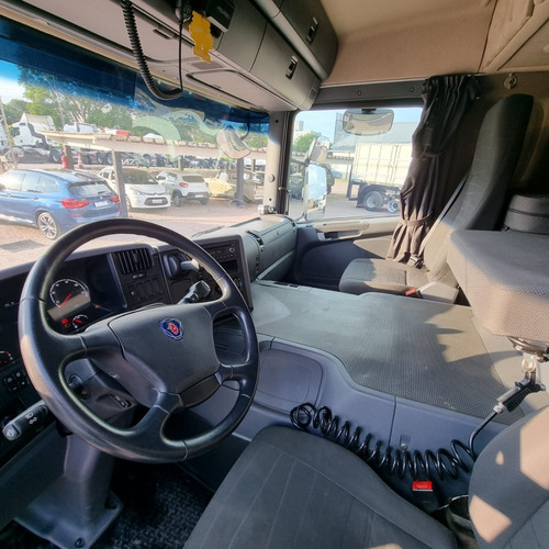 Imagem 10 de 15 de Caminhão 310 Bitruck 8x2 Scania P310 Baú Câmara Fria 2017