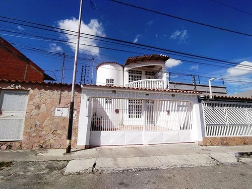 Imagen 1 de 30 de Casa En Venta Centro Este Barquisimeto, Cocina Remodelada, Amplio Patio, Balcon Con Hermosa Vista, Info. 0424-5325471, Codigo 22-17359 Mf