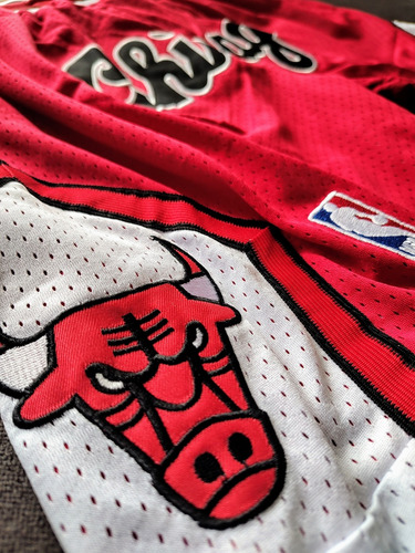 Imagen 2 de 10 de Short Bermuda Basquet Chicago Bulls Champions Black Edition