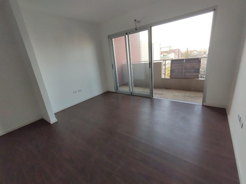 Imagen 6 de 13 de Departamento En Venta, Moreno 754 (5°a), Belén De Escobar