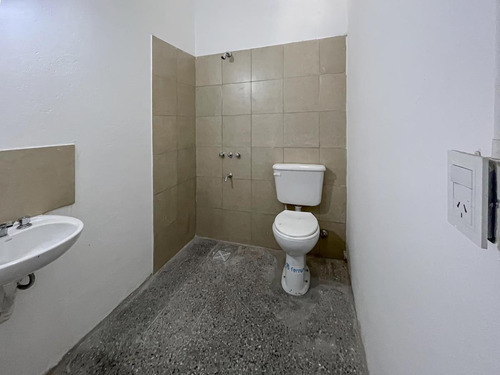 Imagen 16 de 30 de Local Comercial Apto Clínica Con 19 Privados
