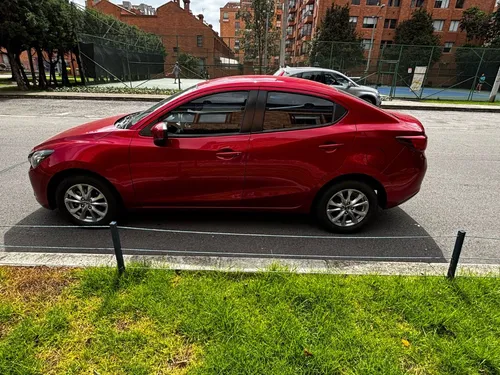 Mazda 2 1.5 Touring Sedan