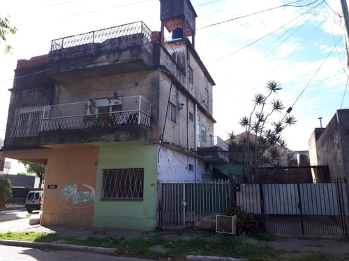 Imagen 2 de 14 de Casa + Departamento Ezpeleta