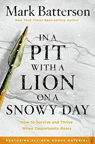 In A Pit With A Lion On A Snowy Day How To Survive And Thri, de Batterson, Mark. Editorial Multnomah, tapa blanda en inglés, 2016