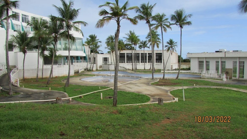 Imagen 2 de 6 de Venta De Espectacular Hotel En Margarita Sector Playa El Agua
