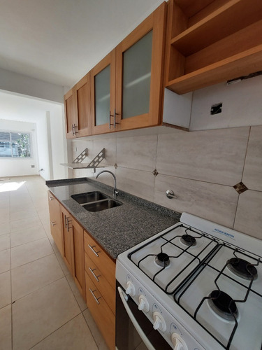 Departamento De 2 Amb C/ Patio Y Cochera- Castelar- Alquiler