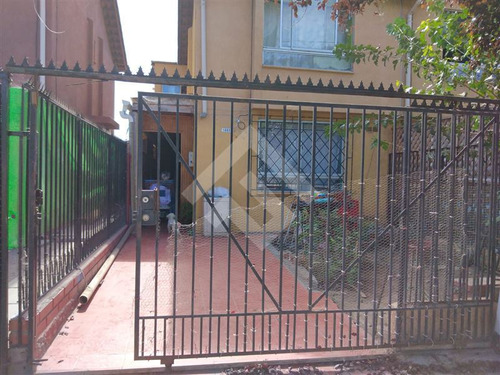 Casa En Venta De 4 Dorm. En Maipú