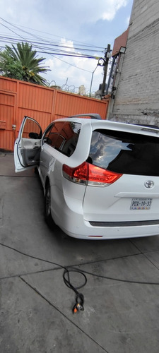Toyota Sienna Xle At