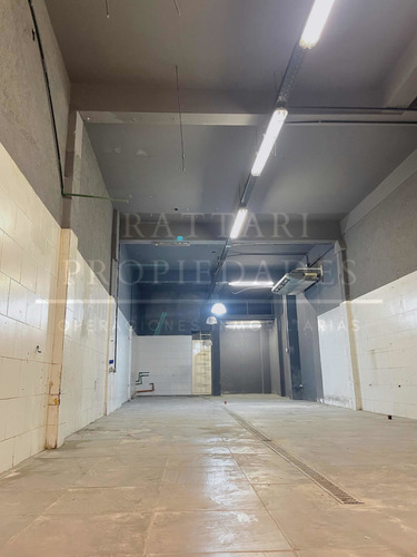 Imagen 9 de 14 de Alquiler Local En Pleno Centro Comercial San Justo Arieta Peatonal