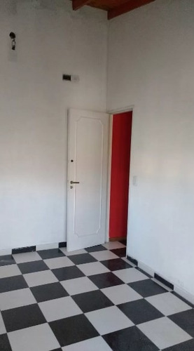 Imagen 4 de 13 de Propiedad De Dos Pisos - Barrio El Cortijo
