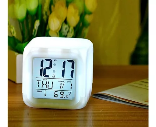 Reloj Led Retroiluminado Cubo Colores Varios Touch Dia Hora Temperatura