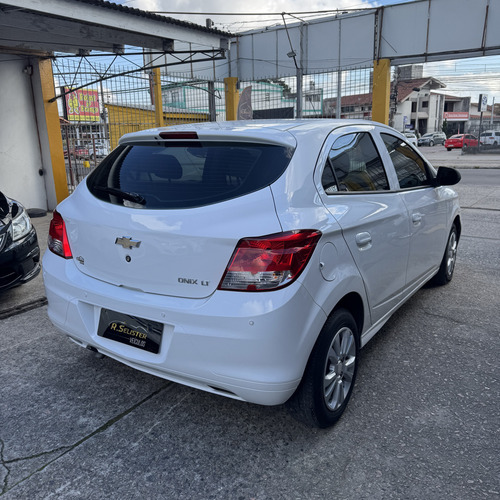 Chevrolet Onix ONIX HATCH LT 1.0 8V FlexPower 5p Mec.