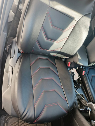 Fundas Cubre Asientos Tacto Piel Automotriz Para Versa 2025 Negro/rojo