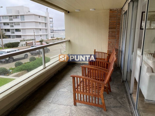 Imagen 2 de 25 de Península, Edificio Caleta