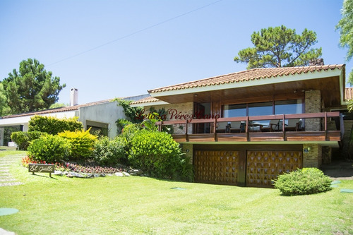 Casa En Venta En Playa Mansa, Punta Del Este, 4 Dormitorios- Ref: 19301