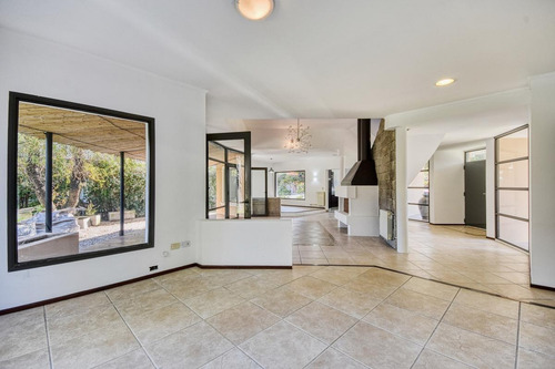 Imagen 12 de 30 de Moderna Casa A La Venta En Solares Del Talar
