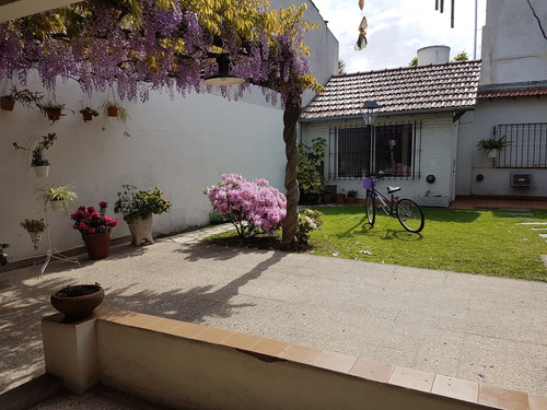 Casa Venta Lomas Del Mirador 3 Amb + 2 Amb Jardin