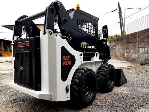 Imagen 8 de 15 de Cowdin Mini Cargadora Rex V570