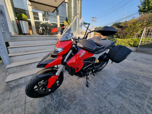 Imagem 1 de 8 de Ducati Hyperstrada 821