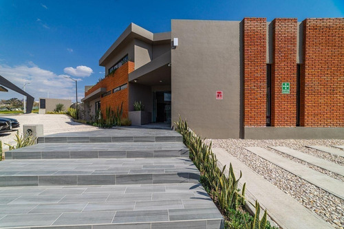 Imagen 24 de 26 de Casa En Zibata. 3 Recamaras. Paneles Solares En Areas Comunes Y Vialidades. Exclusividad. Excelente Arquitectura. Plusvalia De Mas 15%. Pregunta Por Los Esquemas De Pagos Y Descuentos