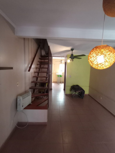Dúplex De 3 Ambientes Con Entrada De Auto Cubierta