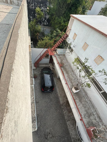 Casa Con Uso De Suelo Para Oficinas 839 M2 En Las Lomas De Chapultepec.