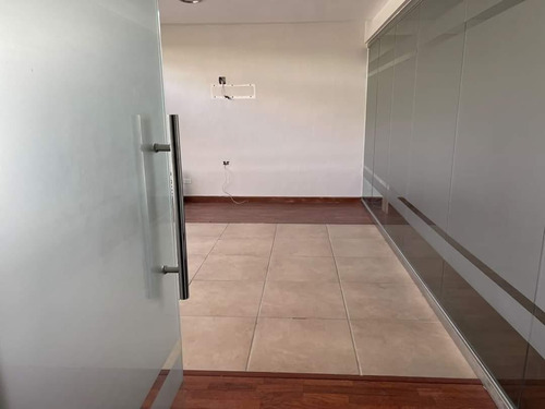 Imagen 4 de 6 de Local Comercial En Plaza Céntrica 272 Metros Adecuado Para Oficinas