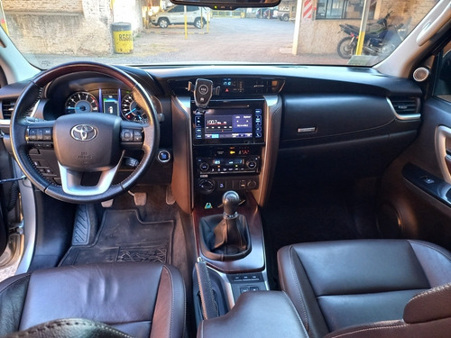 Imagen 8 de 10 de Toyota Sw4 2018 2.8 Srx 177cv 4x4 7as