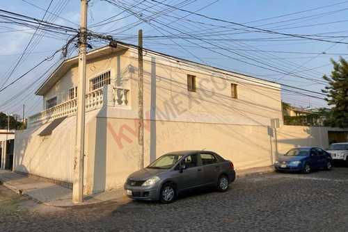 Casa En Venta En Querétaro ¡ Ideal Para Oficinas, Escuela O Cafeteria!