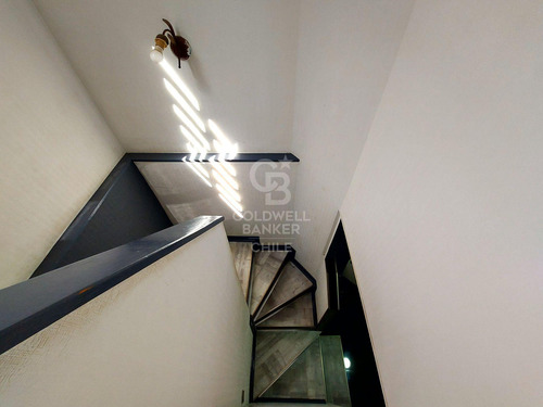 Remodelada Con Líneas Simples Y Sectores Amplios
