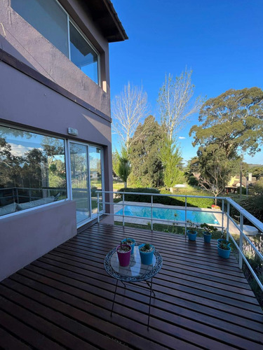 Casa En Venta - 3 Dormitorios 2 Baños - 605mts2 - Sierra De Los Padres