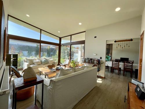 Imagen 3 de 21 de Casa De Un Piso Neochilena En Condominio, Gran Terreno