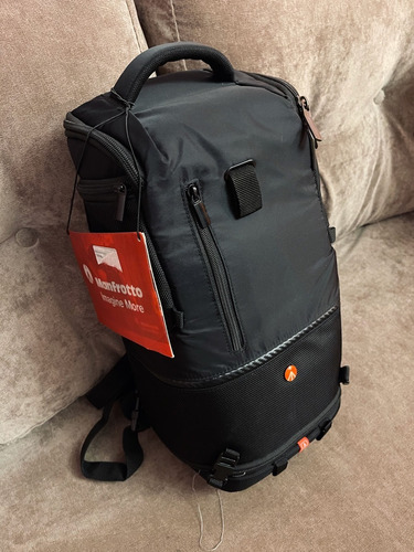 Imagem 2 de 9 de Mochila Manfrotto Tri Backpack Small Nova
