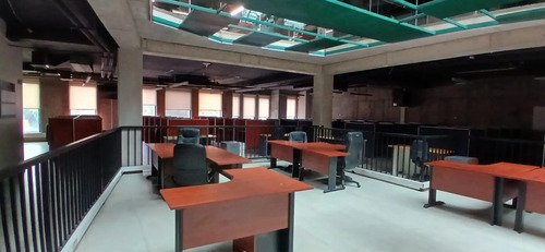 Oficina De 876m2 Habilitada En Remodelado Edificio Gold Leed