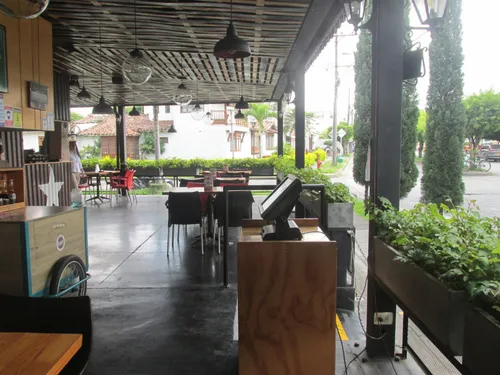 Local En Arriendo En Las Mercedes. Cod A11716