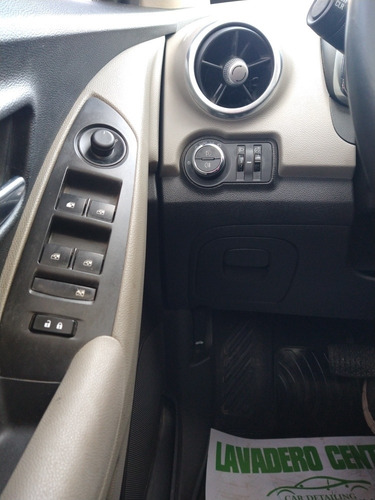 Imagen 8 de 11 de Chevrolet Tracker 1.8 Ltz+ Awd At 140cv 2015