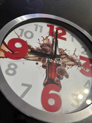 Reloj De Pared Analógico Coca Cola - Color Rojo