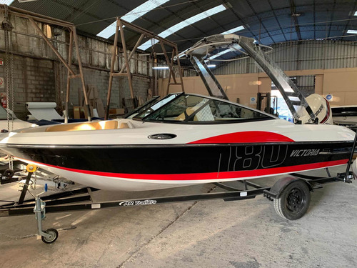 Imagen 2 de 15 de Lancha Victoria Open Wake Con 150 Hp Full Linea 2023