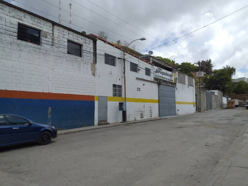 En Venta Galpón 1711m2 El Tambor, Los Teques. Daniela J