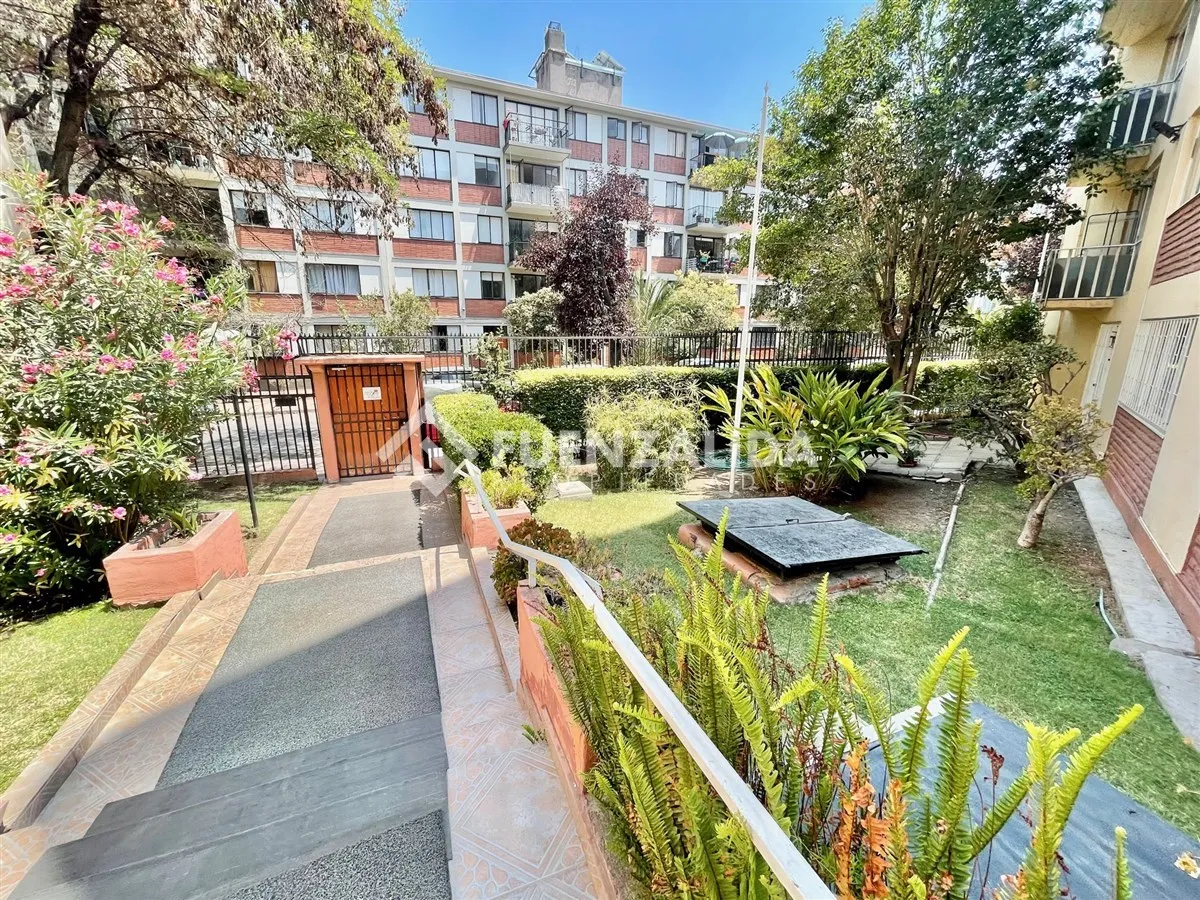 Imagen 1 de 18 de Departamento En Arriendo De 2 Dorm 1 B. En Providencia