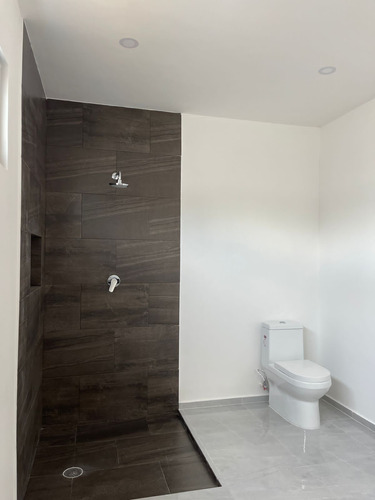 Casa En Venta En Dzityá Mérida, De Dos Plantas Con 4 Habitaciones Y Alberca