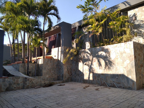 Mh Casa En Venta Ubicada Guaparo Piscina Calle Cerrada Con Vigilancia 670mts2