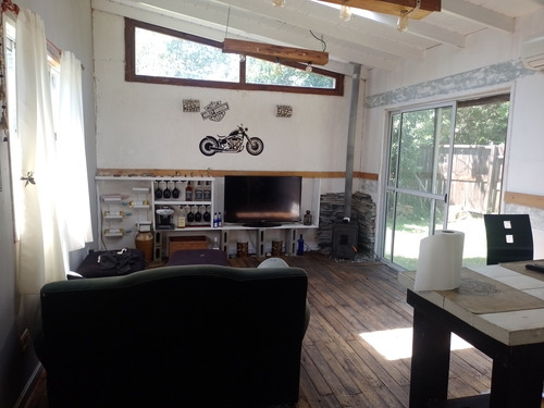 Casa Racionalista De Diseno Moderno, En Club De Campo Weekend , Con Detalles Unicos De Madera Reciclada Y Claraboyas En Techo Y Paredes