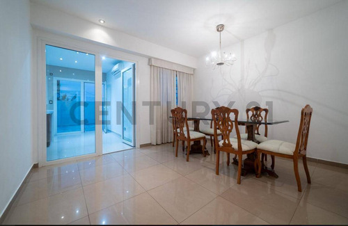 Venta Ph 3 Ambientes Con Patio Y Cochera/local En Zona Residencial De Lomas De Zamora.