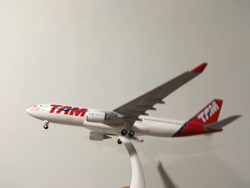 Tam A330-200 Hogan Wings 1/200