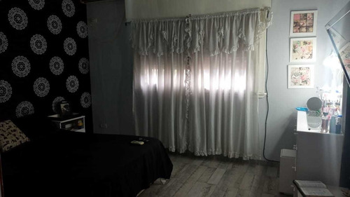 Casa Con 4 Habitaciones, 2 Baños Y Fondo De Comercio.