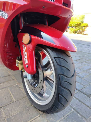 Motos Um