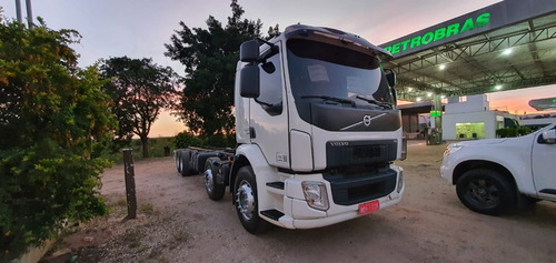 Imagem 1 de 8 de Volvo Vm 330 E-shift 8x2 Cabine Estendida.