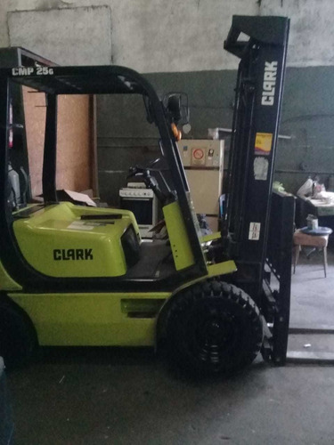Autoelevador Clark