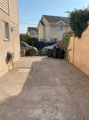 Casa Con Estacionamiento, Ante Jardin Y Patio